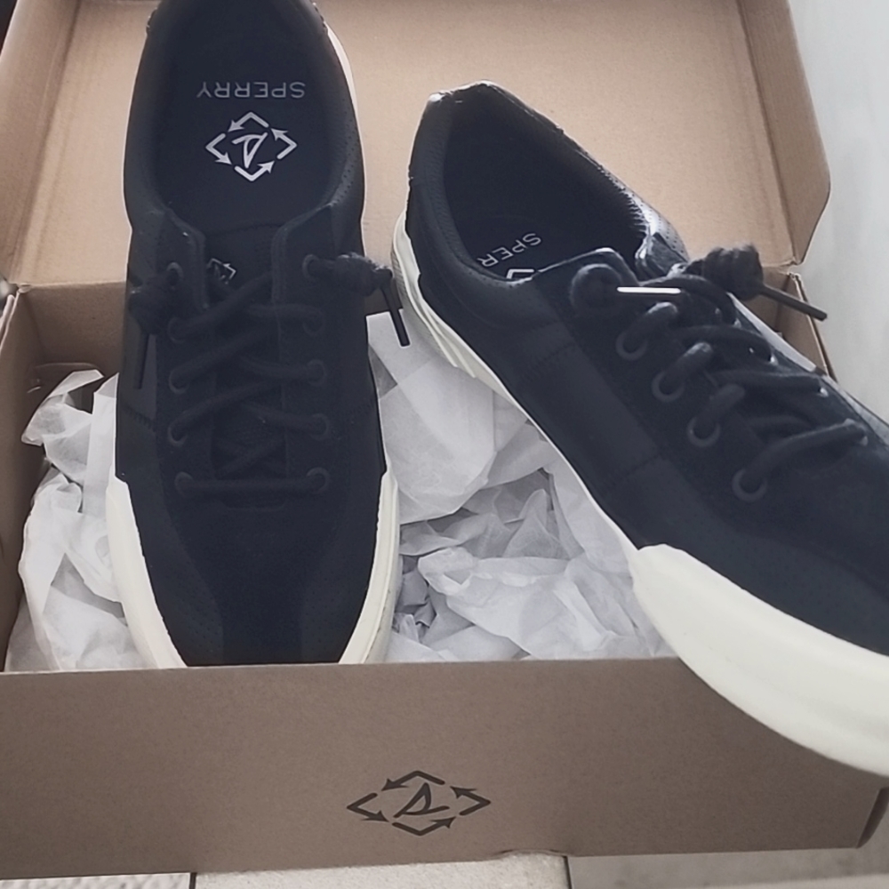 New Sperry tennis shoes